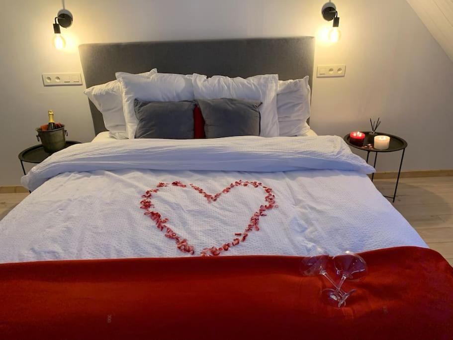 Lovely 1-Bedroom Appartement Le Joyau With Indoor Pool And Sauna Lasne Exterior foto